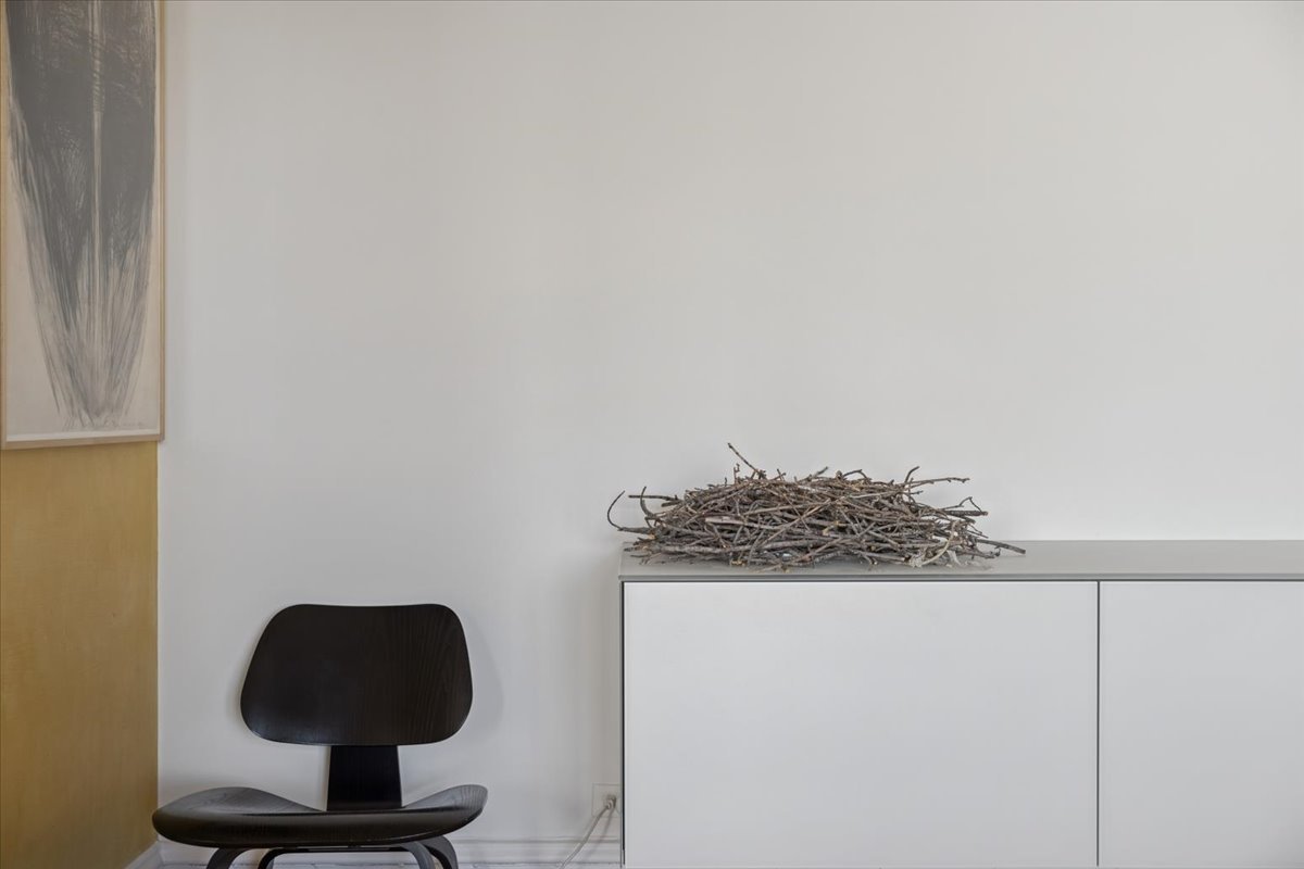 707 West Jr Terrace, Unit 10 Chicago, IL 60613 - Photo 34 of 42 a lamp on a counter top a sink