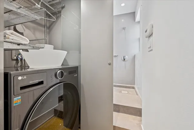 $985,000 | 707 West Jr Terrace, Unit 10, Chicago, IL 60613