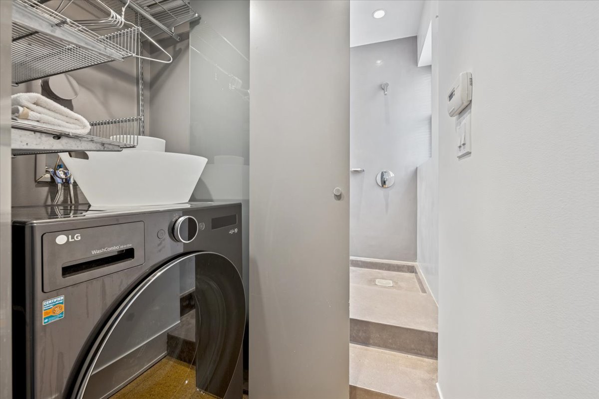 707 West Jr Terrace, Unit 10 Chicago, IL 60613 - Photo 40 of 42 a utility room with dryer and washer