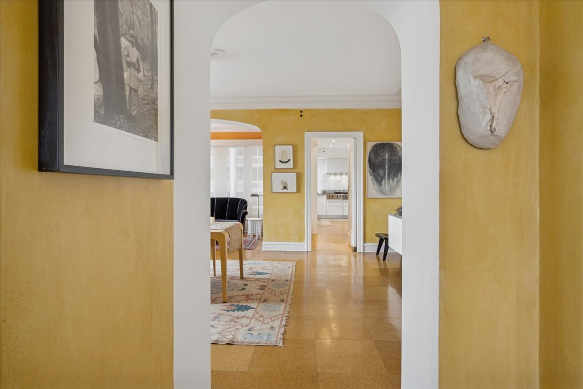 707 West Jr Terrace, Unit 10 Chicago, IL 60613 - Photo 10 of 42 a view of living room with furniture and wooden floor