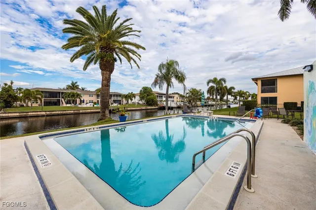 $290,000 | 843 Southeast 46th Lane, Unit 6, Cape Coral, FL 33904