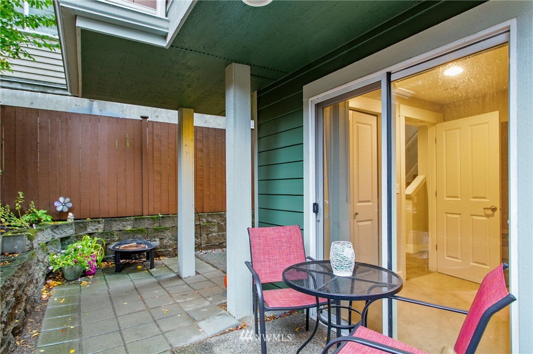 10303 Holman Road North, Unit C Seattle, WA 98177 - Photo 19 of 23 a backyard of a house with outdoor seating