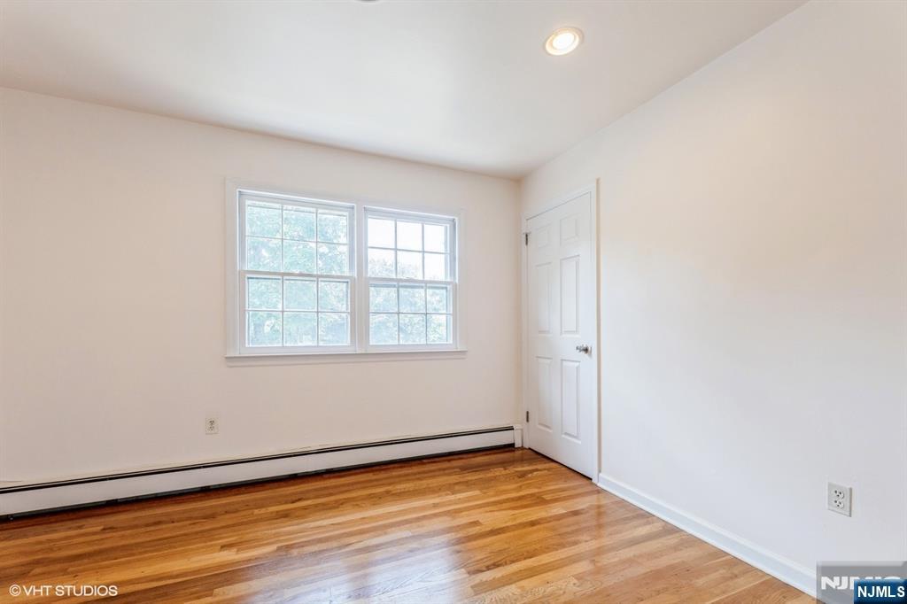 275 Taft Court Paramus, NJ 07652 - Photo 37 of 40