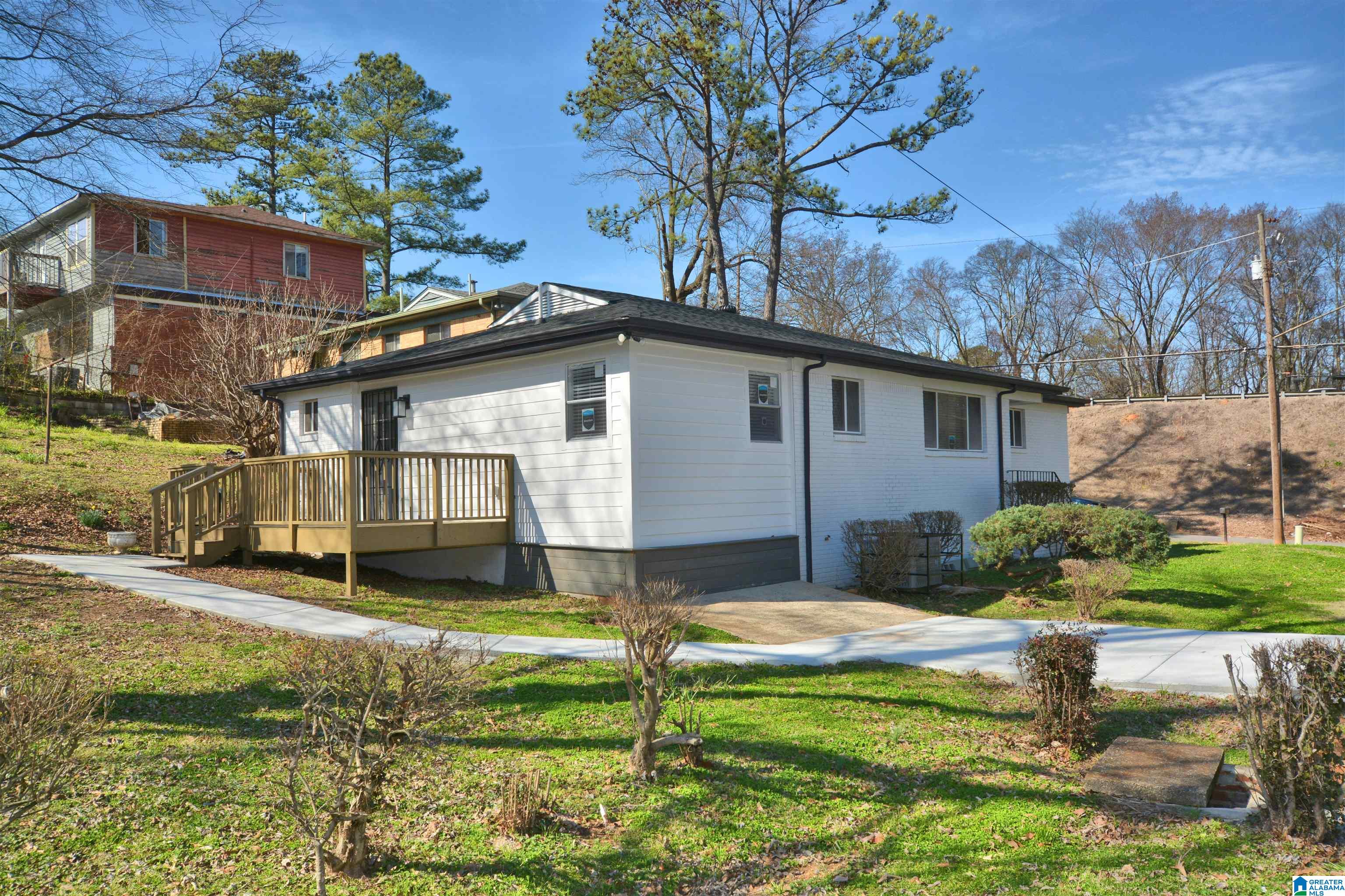 325 16th Avenue Southwest Birmingham, AL 35211 - Photo 4 of 34