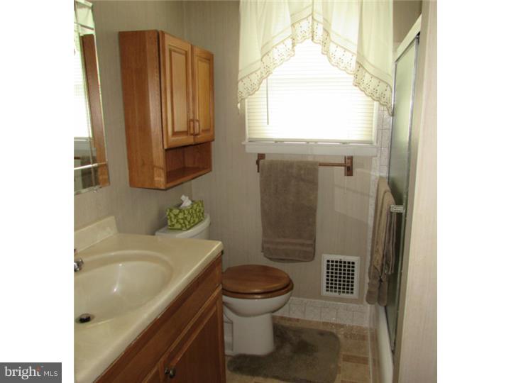 206 Paine Street Riverside, NJ 08075 - Photo 13 of 22 Bathroom