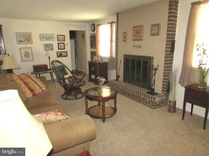 206 Paine Street Riverside, NJ 08075 - Photo 3 of 22 Living Room
