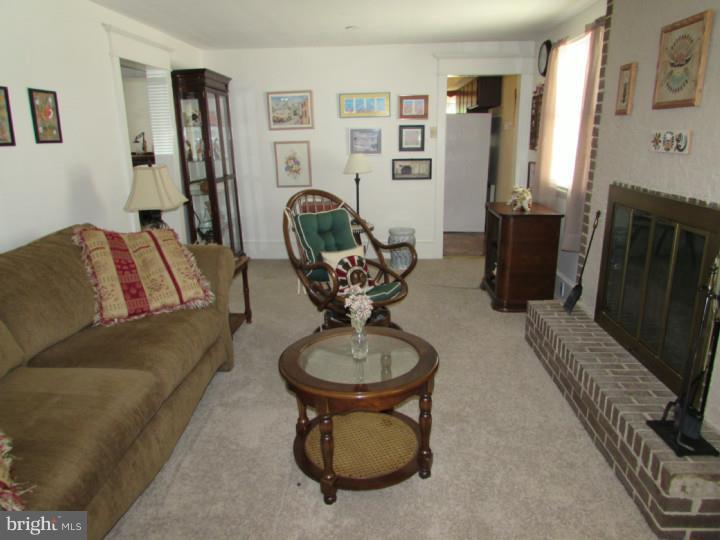 206 Paine Street Riverside, NJ 08075 - Photo 4 of 22 Living Room