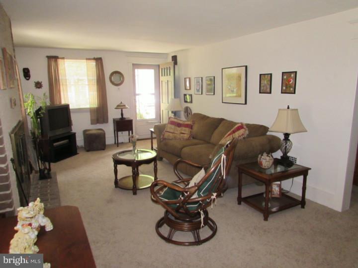 206 Paine Street Riverside, NJ 08075 - Photo 6 of 22 Living Room