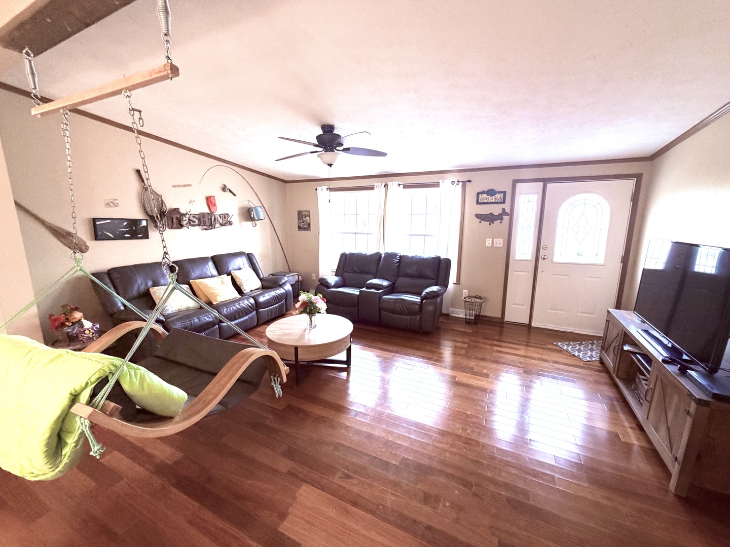 2235 Chesapeake Lane Centralia, IL 62801 - Photo 6 of 22 a living room with furniture window and wooden floor