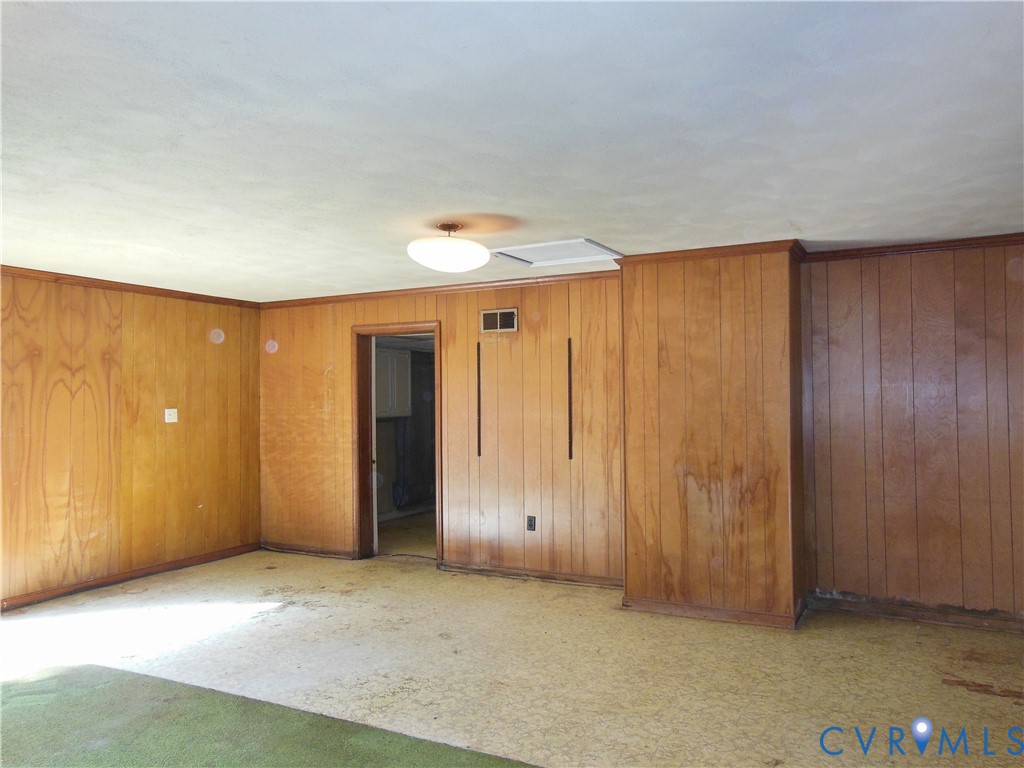 8218 Overbury Road Richmond, VA 23227 - Photo 24 of 37 an empty room with closet area