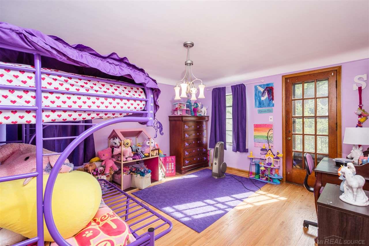 1204 Bedford Road Grosse Pointe, MI 48230 - Photo 18 of 29 50023337-17.JPG