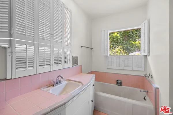 $7,299 | 11623 Canton Place, Studio City, CA 91604