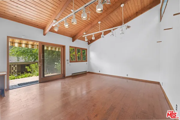 $7,299 | 11623 Canton Place, Studio City, CA 91604