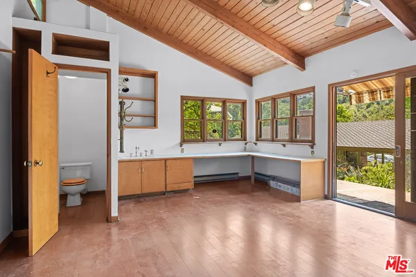 $7,299 | 11623 Canton Place, Studio City, CA 91604