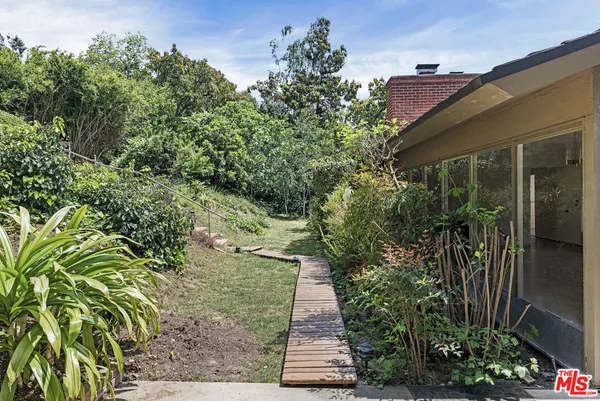 $7,299 | 11623 Canton Place, Studio City, CA 91604