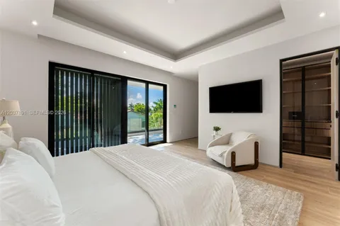 $7,295,000 | 4430 Nautilus Drive, Miami Beach, FL 33140