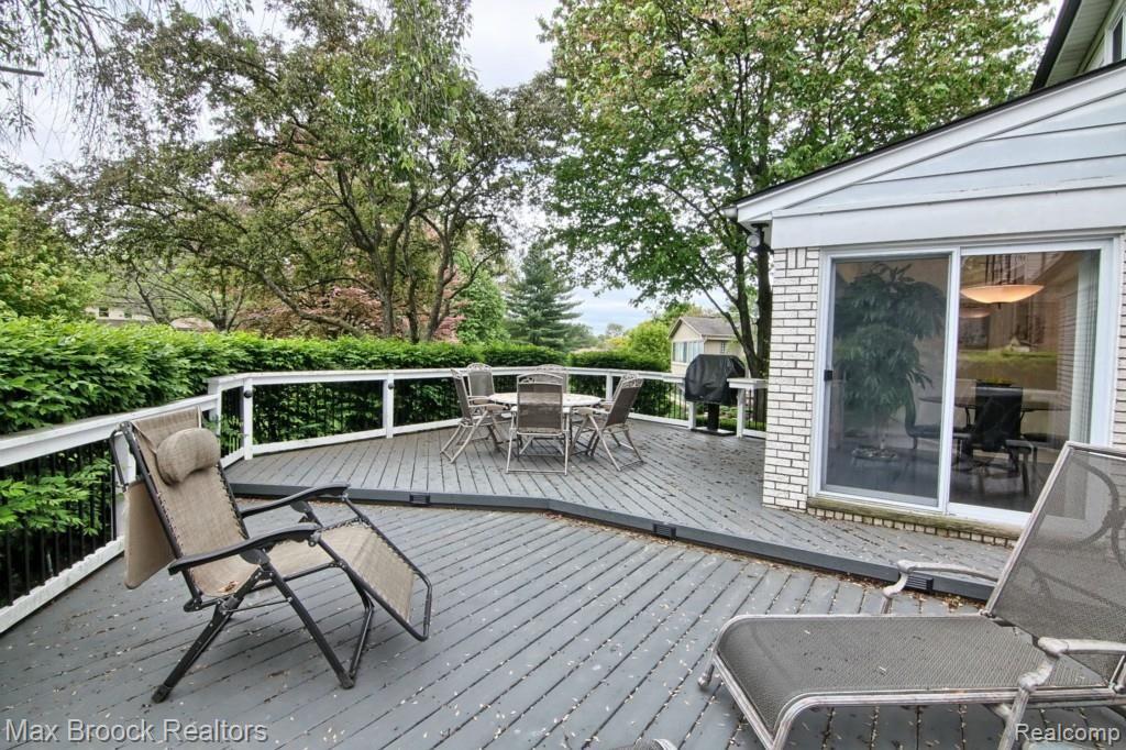 30030 High Valley Road Farmington Hills, MI 48331 - Photo 26 of 28