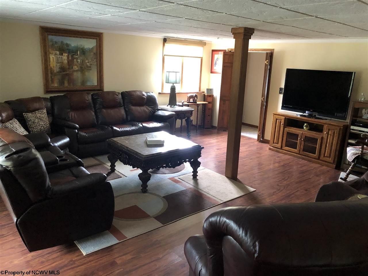 12 Sunnyview Acres Road Farmington, WV 26571 - Photo 2 of 20 Gallery Image 2