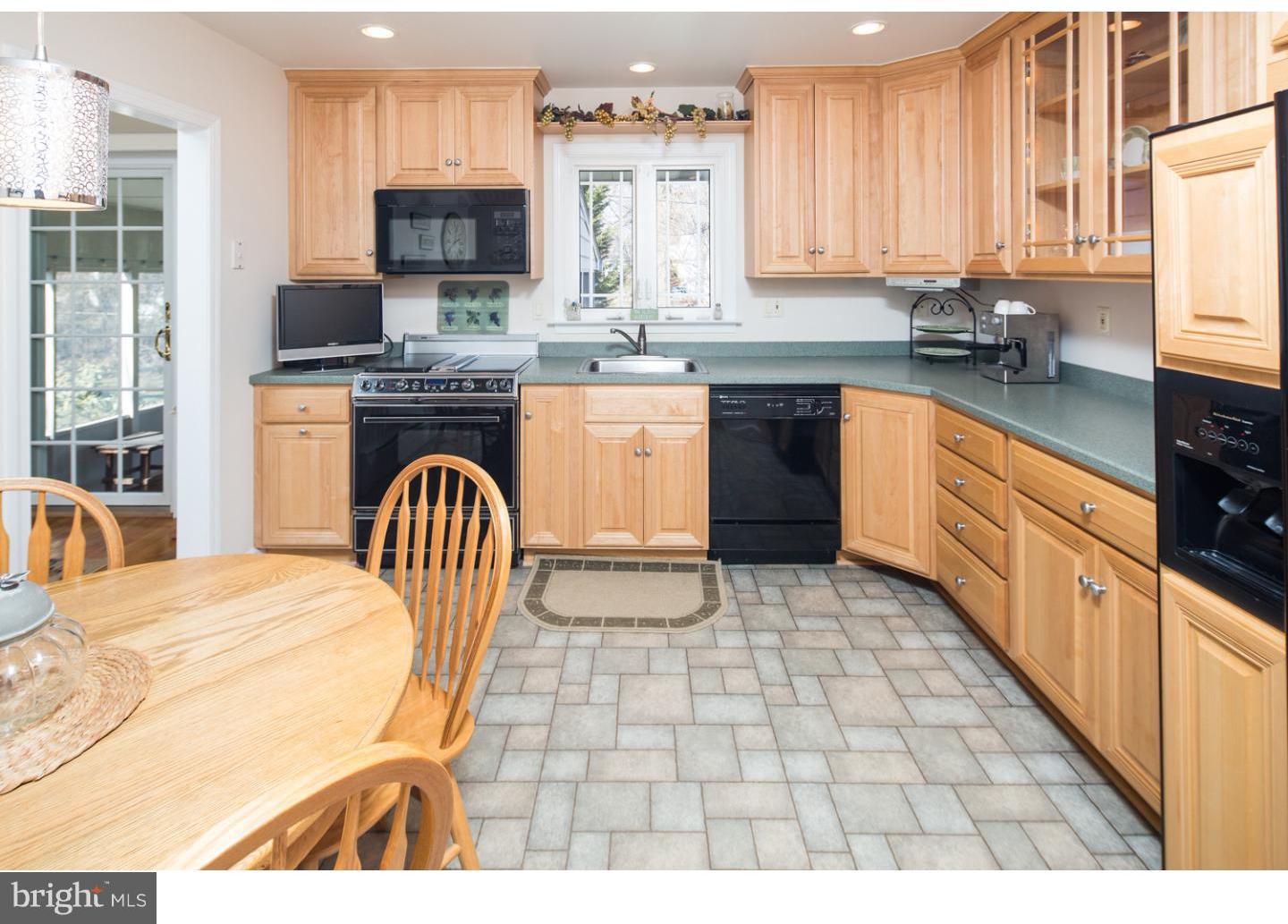 601 Ivydale Road Wilmington, DE 19803 - Photo 3 of 23 Kitchen
