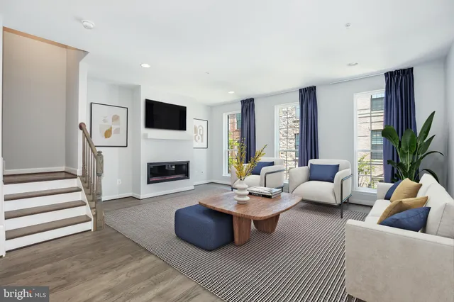 $880,000 | 620 Leigh Wy., Oxon Hill, MD 20745