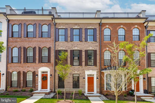 $880,000 | 620 Leigh Wy., Oxon Hill, MD 20745