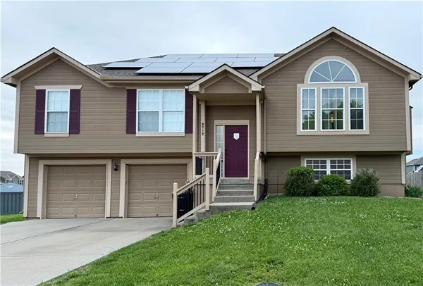 $330,000 | 9712 East 222nd Street, Peculiar, MO 64078