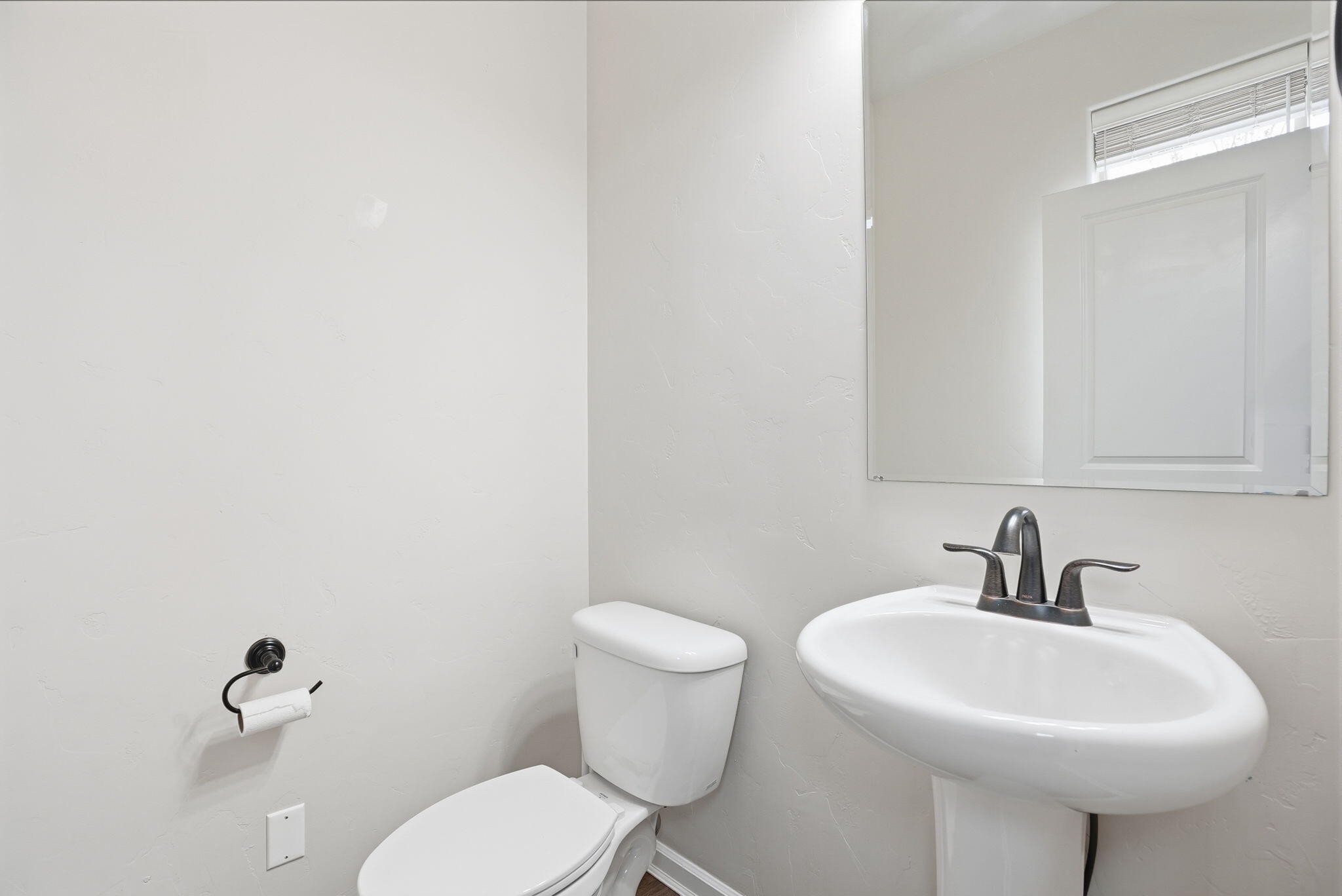 3249 Southwest 28th Street Redmond, OR 97756 - Photo 15 of 36 15-web-or-mls-Riley_Visuals_015