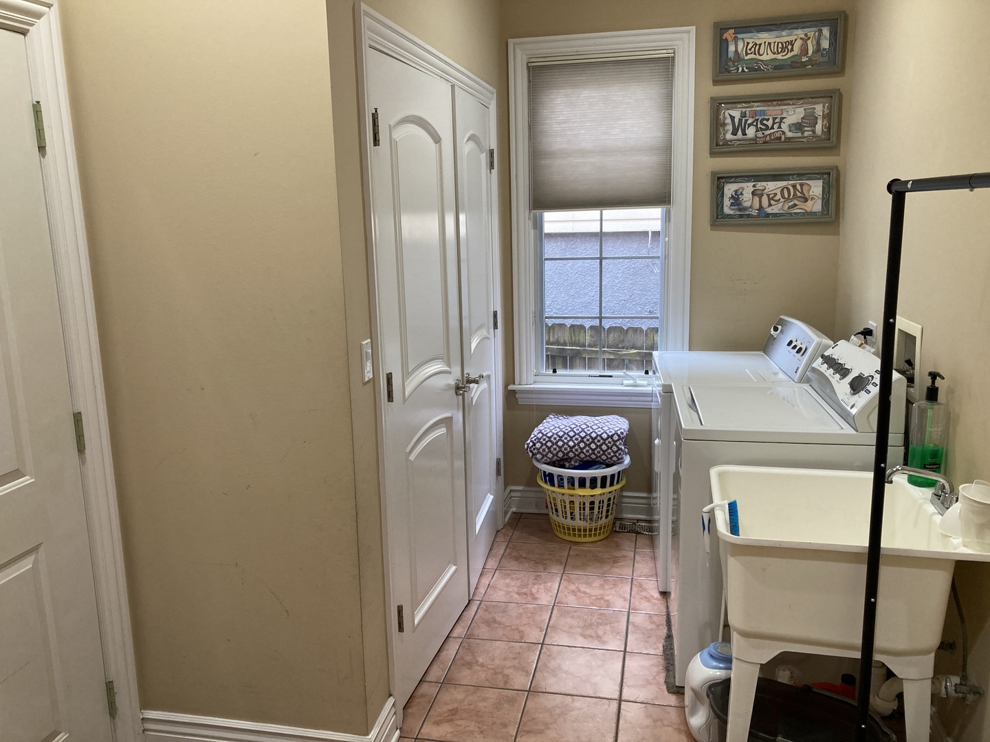 8619 West Sunset Road Niles, IL 60714 - Photo 11 of 37 a room with a chair and gym equipment