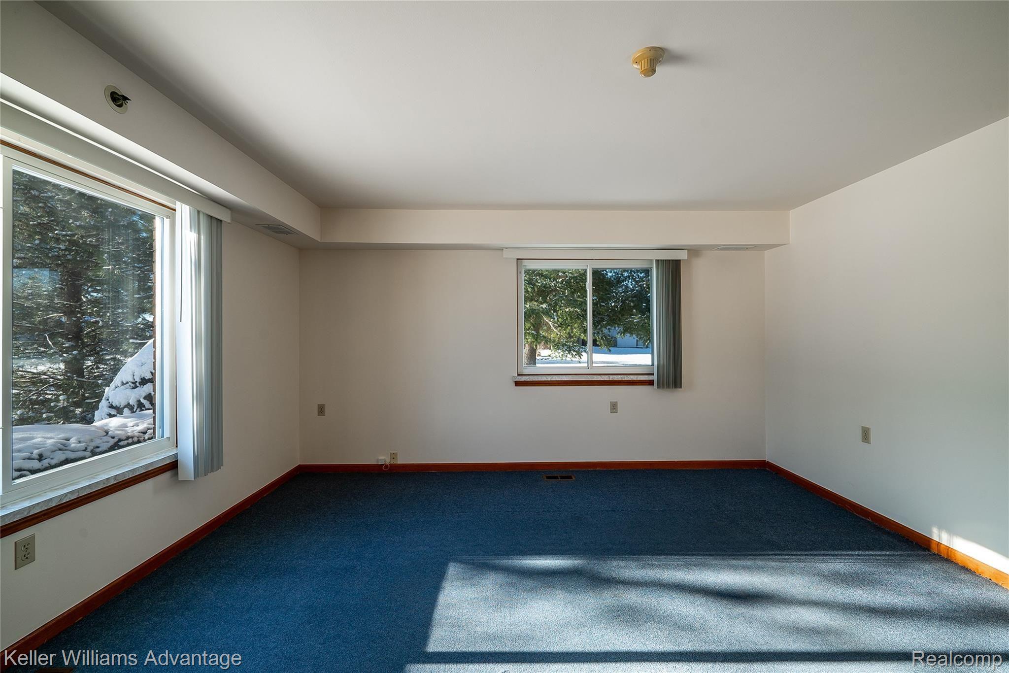 MulveyRd_33729_Living 2.jpg