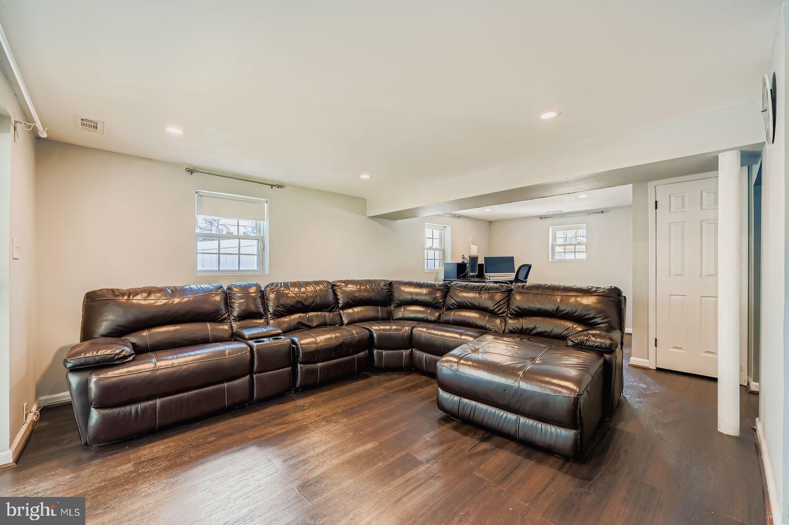 6205 Ridgeview Avenue Baltimore, MD 21206 - Photo 13 of 34 a living room with furniture window and wooden floor