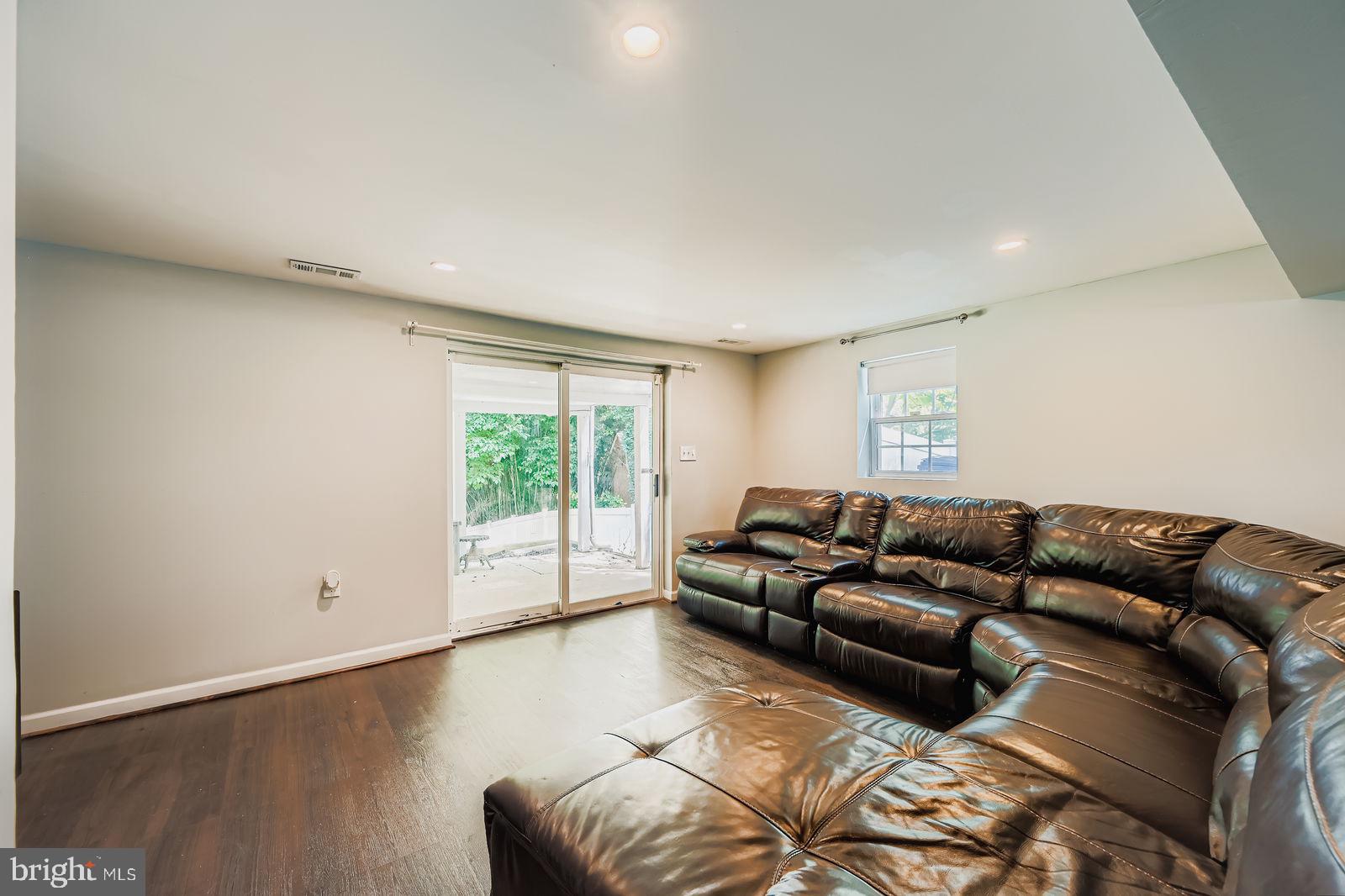 6205 Ridgeview Avenue Baltimore, MD 21206 - Photo 14 of 34 a living room with furniture and a large window