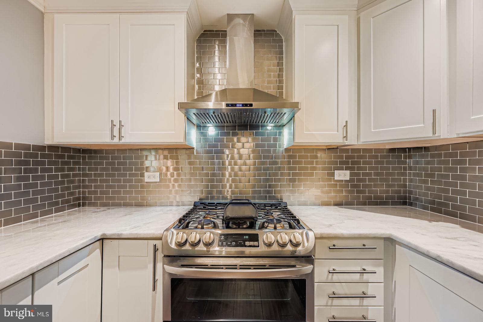 6205 Ridgeview Avenue Baltimore, MD 21206 - Photo 6 of 34 a stove top oven sitting inside of a kitchen