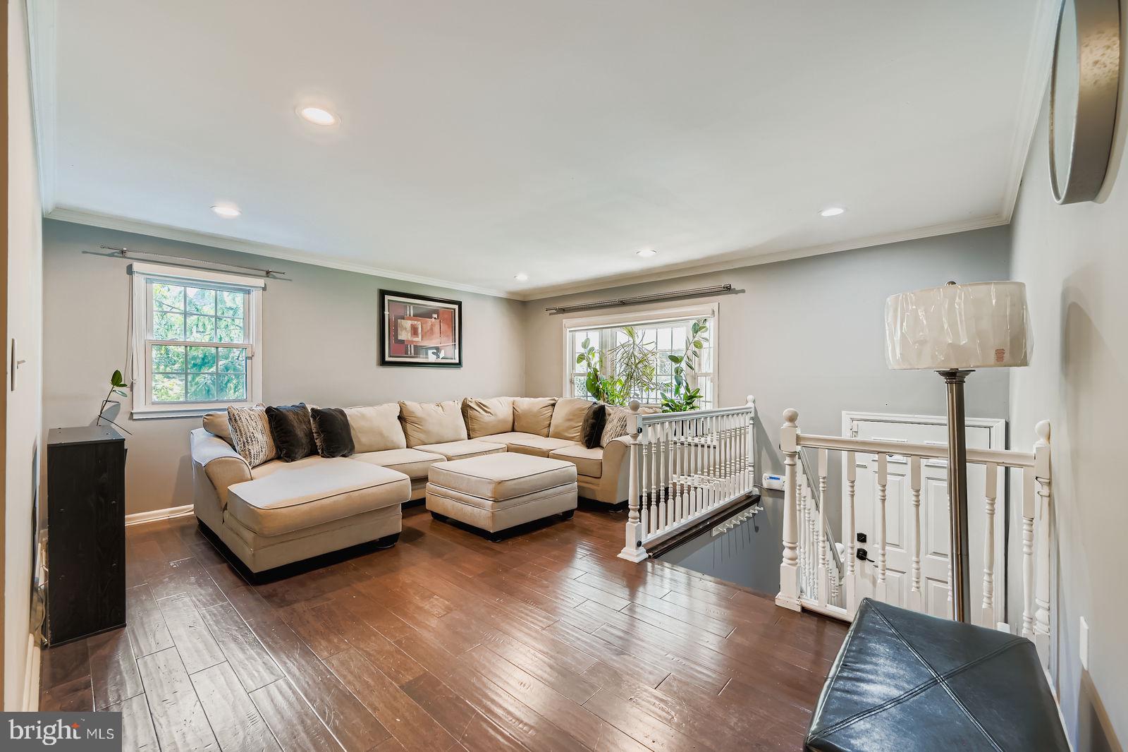 6205 Ridgeview Avenue Baltimore, MD 21206 - Photo 8 of 34 a living room with furniture and a wooden floor
