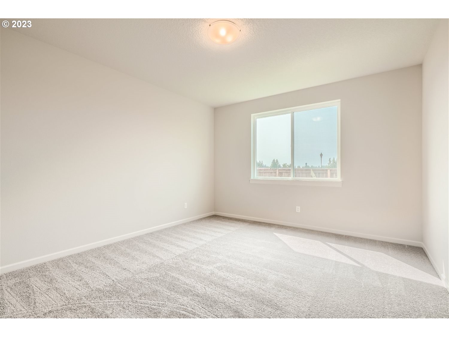 2816 South 7th Circle Ridgefield, WA 98642 - Photo 17 of 25 an empty room with windows