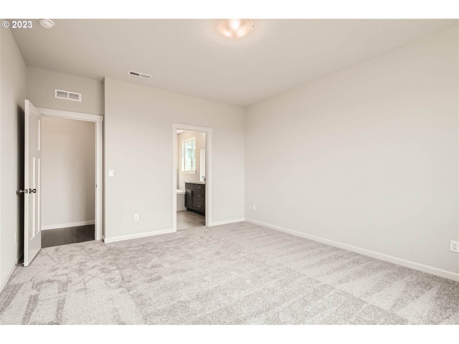2816 South 7th Circle Ridgefield, WA 98642 - Photo 18 of 25 a view of an empty room and window