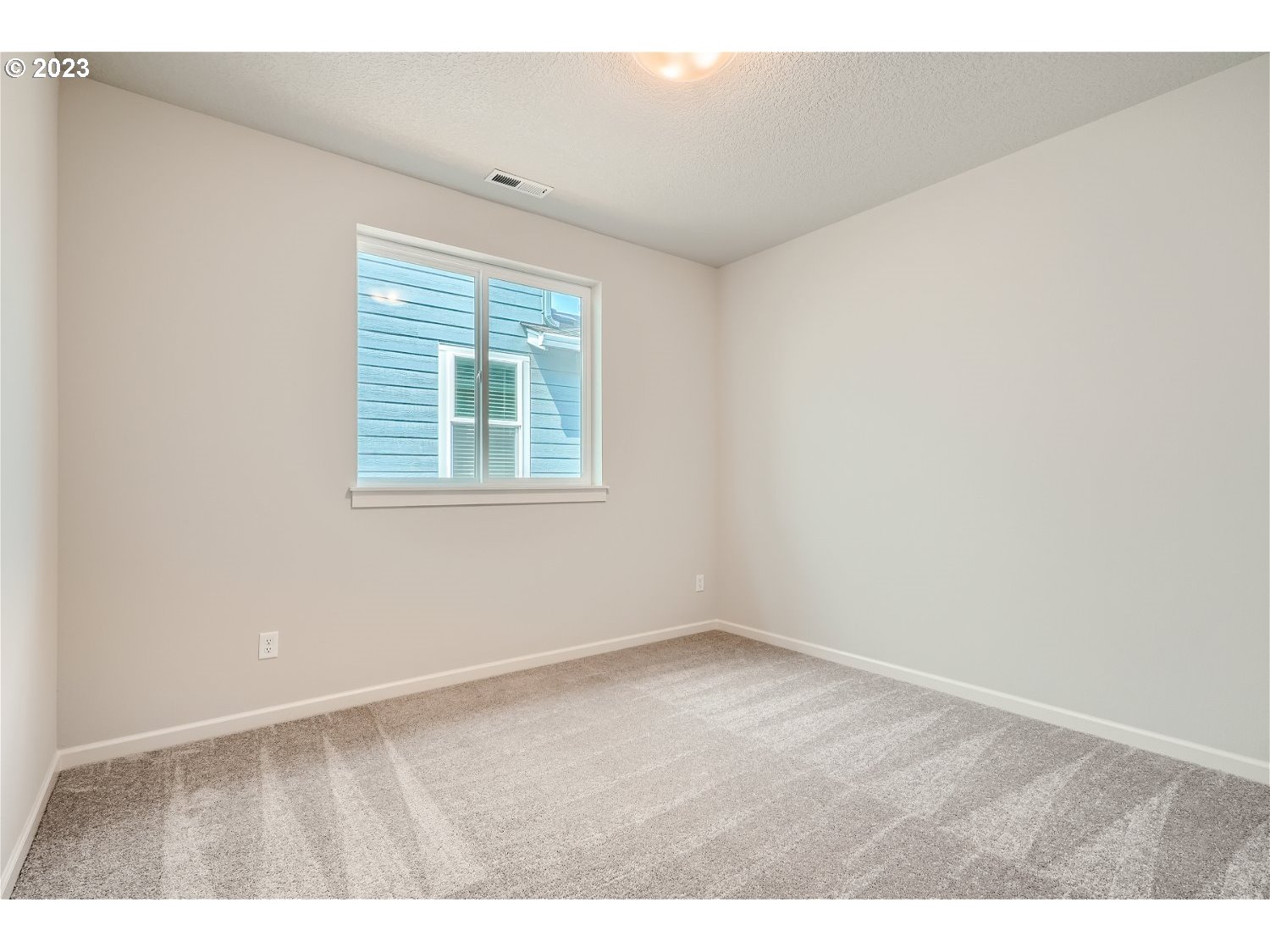 2816 South 7th Circle Ridgefield, WA 98642 - Photo 24 of 25 an empty room with a window