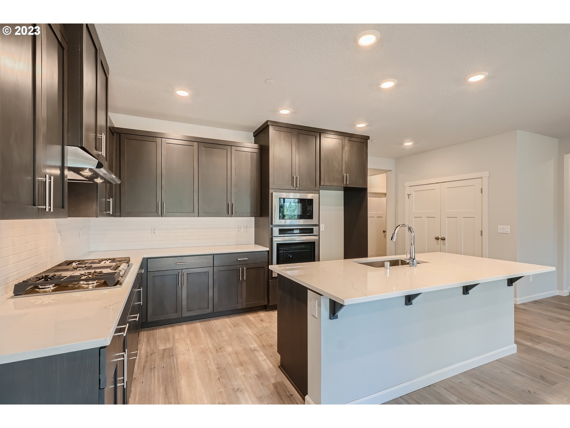 2816 South 7th Circle Ridgefield, WA 98642 - Photo 7 of 25 a kitchen with kitchen island sink refrigerator and stove