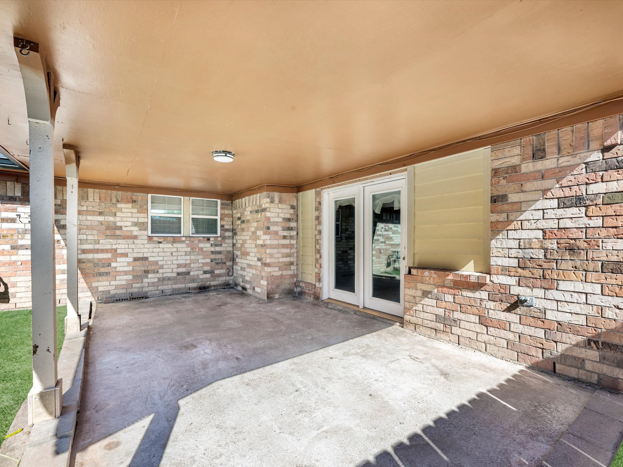4318 Ponca Street Pasadena, TX 77504 - Photo 20 of 22 a view of a porch with a table and chairs