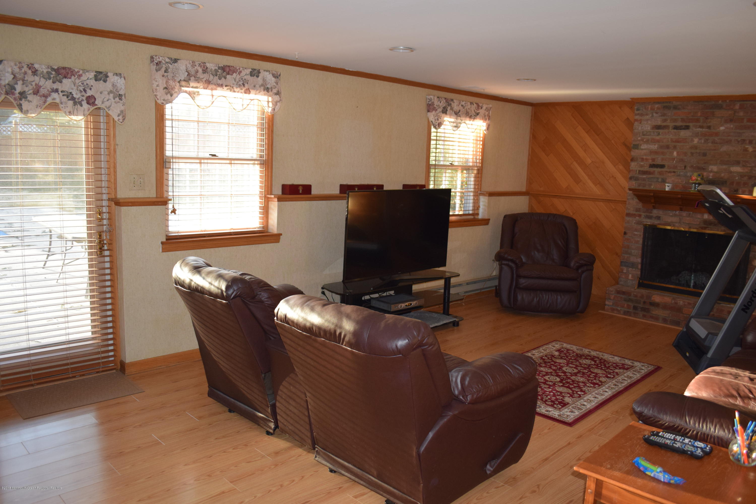 1 Borden Road Middletown, NJ 07748 - Photo 8 of 20 6