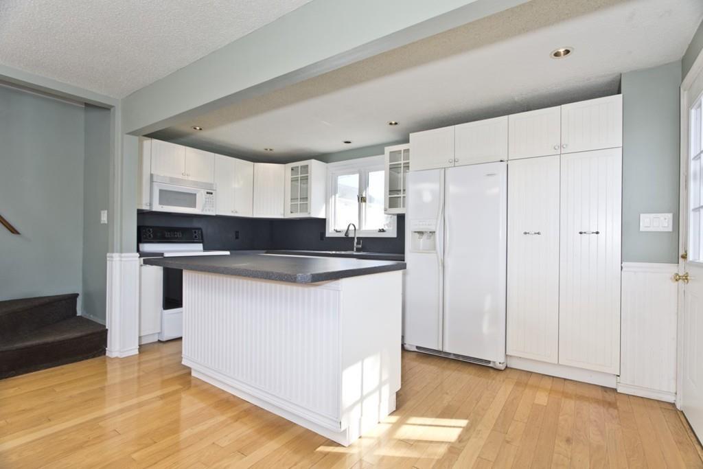 21 Elmwood Road Lynnfield, MA 01940 - Photo 3 of 36 Gallery Image 3