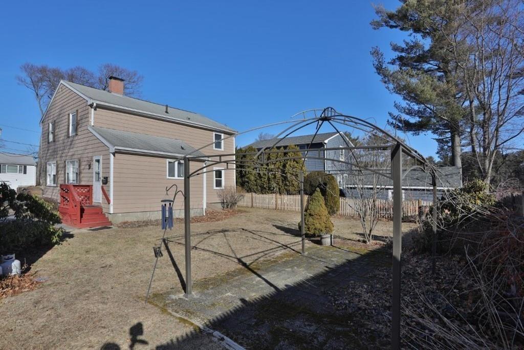 21 Elmwood Road Lynnfield, MA 01940 - Photo 9 of 36 Gallery Image 9