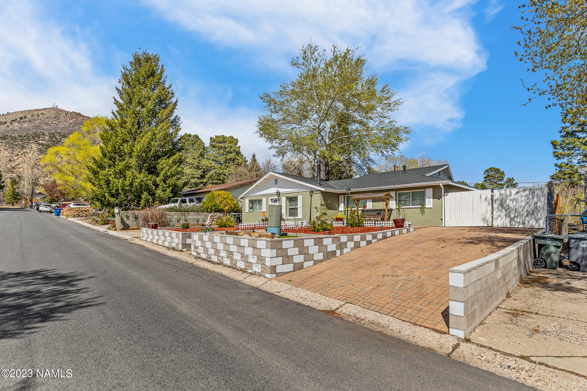 3212 North Manor Road Flagstaff, AZ 86004 - Photo 2 of 33 Ample parking
