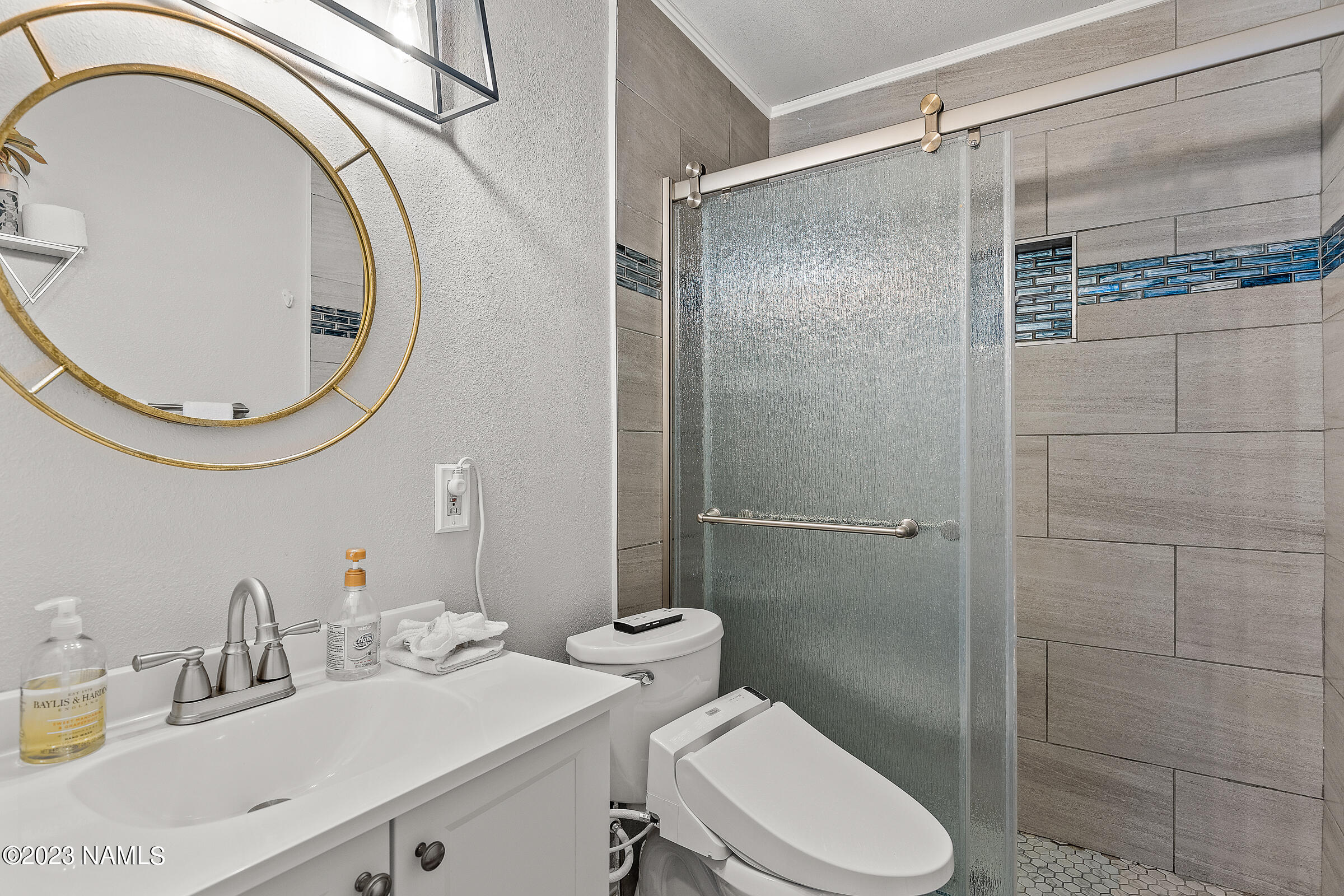 3212 North Manor Road Flagstaff, AZ 86004 - Photo 28 of 33 Remodeled bath #2
