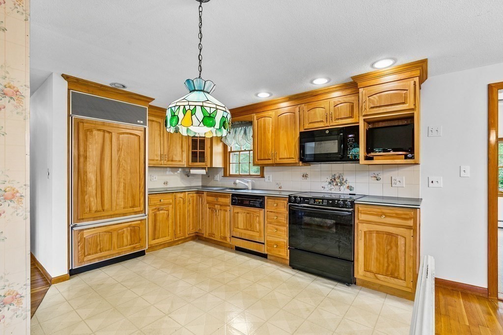 15 Clark Road Peabody, MA 01960 - Photo 8 of 34 Gallery Image 8