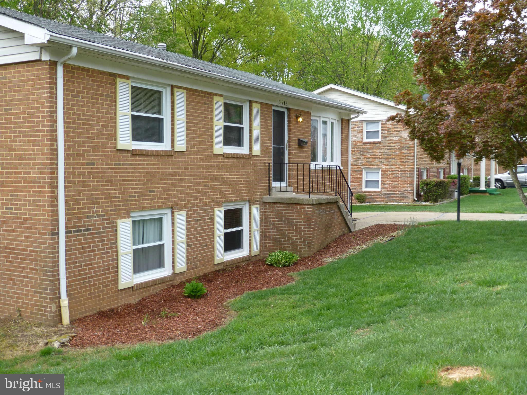 13619 Kingsman Road Woodbridge, VA 22193 - Photo 3 of 20 Exterior (General)