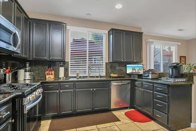 $675,000 | 247 Honeysuckle Street, Brentwood, CA 94513