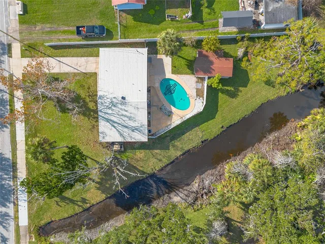 a view of a back yard of the house