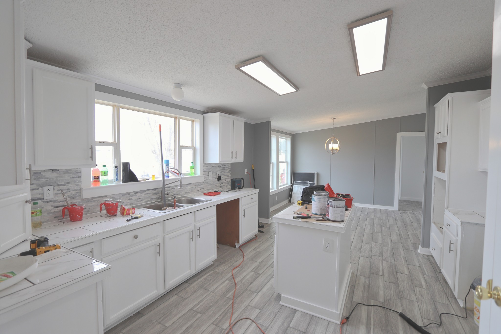 539 Cook Road Portland, TN 37148 - Photo 4 of 17 a kitchen with a sink stove and cabinets