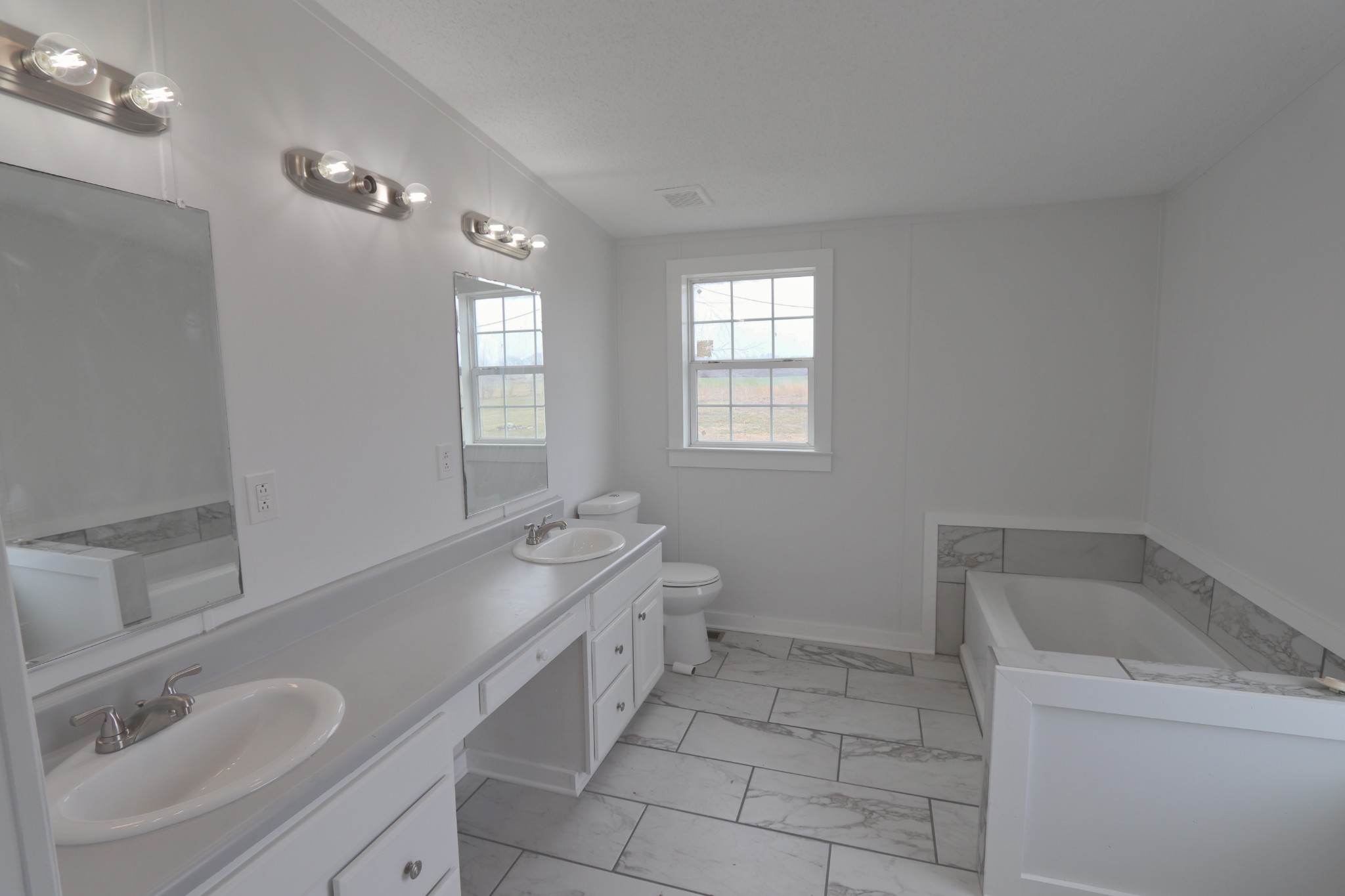 539 Cook Road Portland, TN 37148 - Photo 8 of 17 a bathroom with a sink and a bathtub
