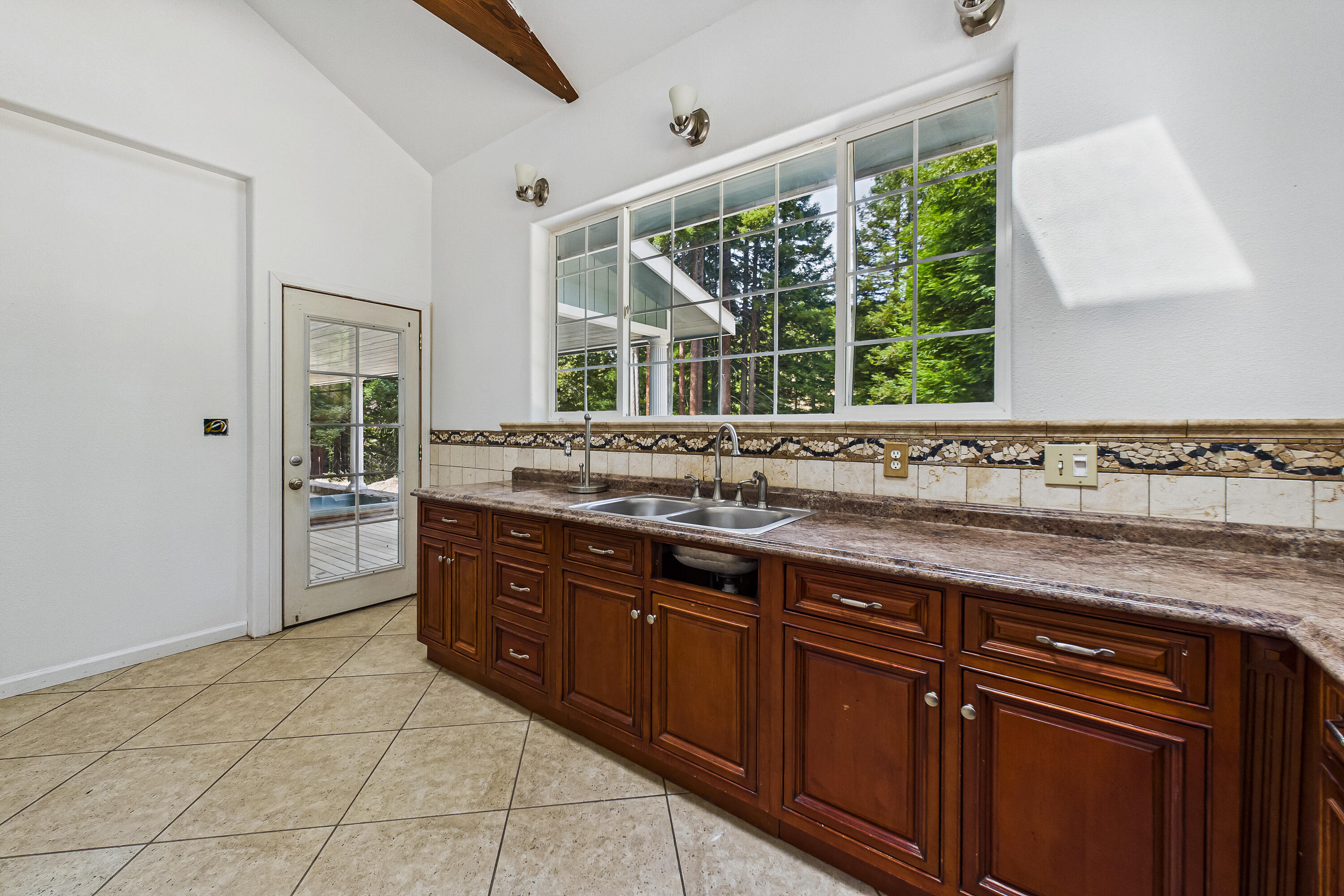 1005 Twin Trees Road Garberville, CA 95542 - Photo 25 of 84